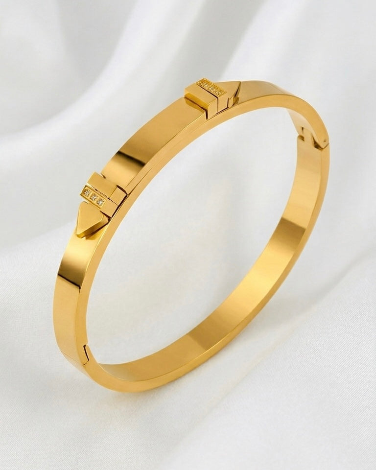 Flat Arrow Bangle