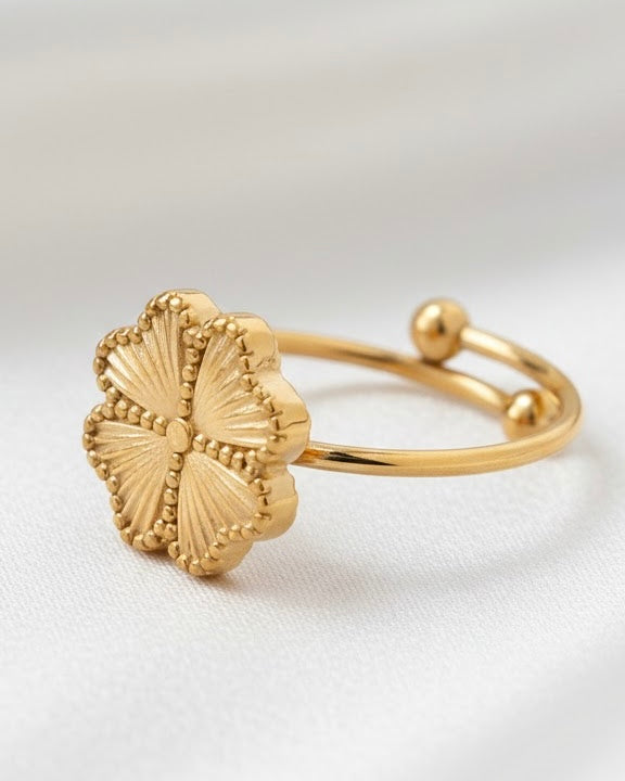 Clover Ring
