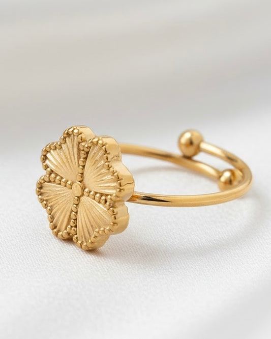 Clover Ring