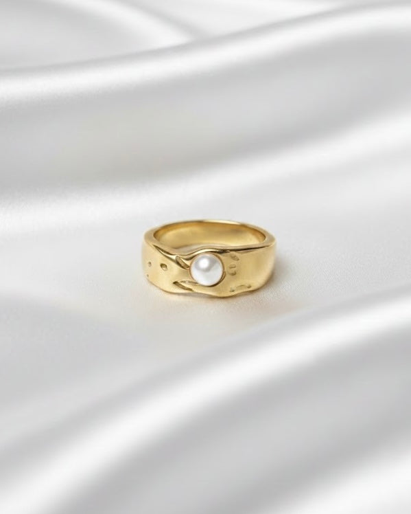 Claire Ring