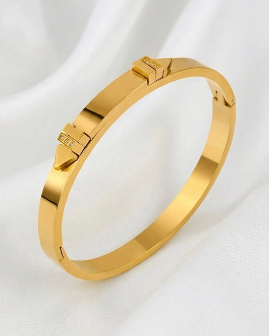 Flat Arrow Bangle